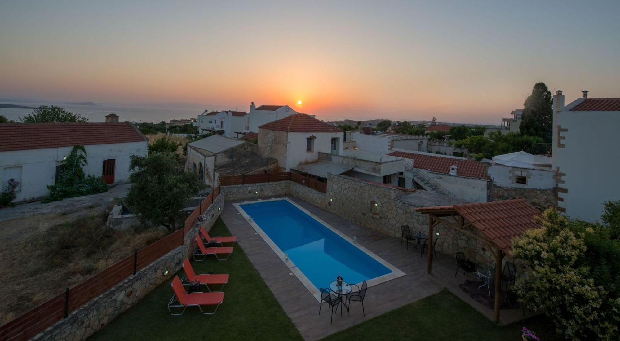 Skandalis Apartments With Pool Chorafakia Exterior photo