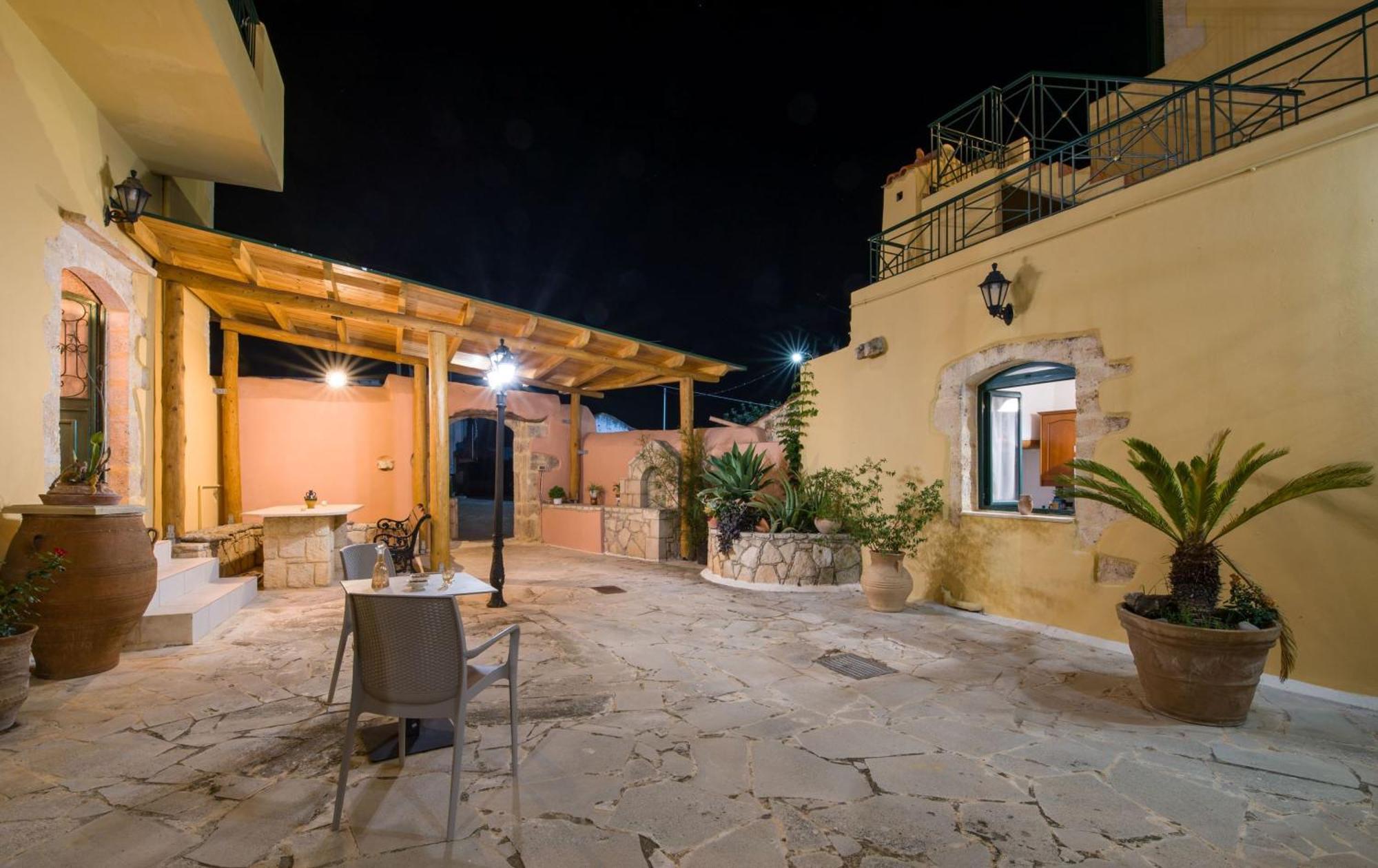 Skandalis Apartments With Pool Chorafakia Exterior photo